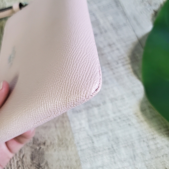 COACH | Crossgrain Leather Corner Zip Wristlet in Carnation - Picture 6 of 8